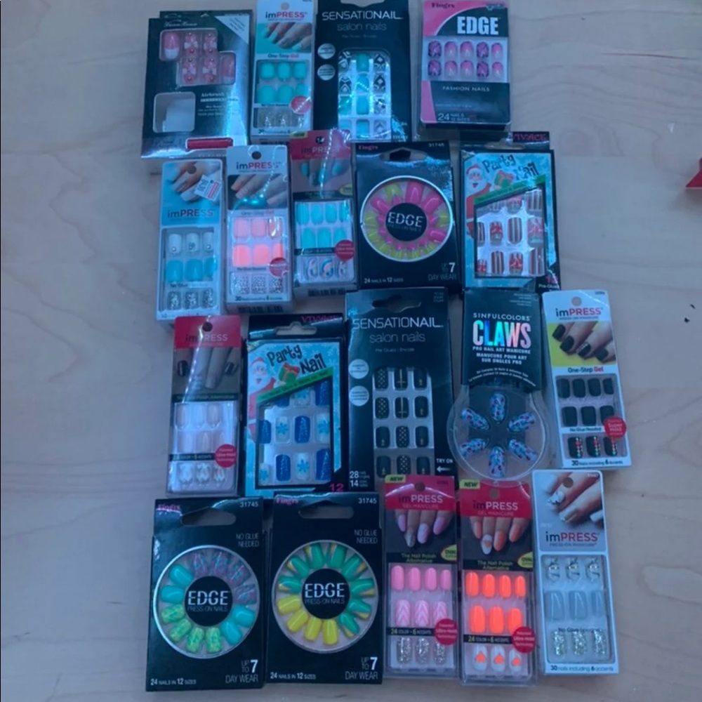 19 pack fake glue on nails